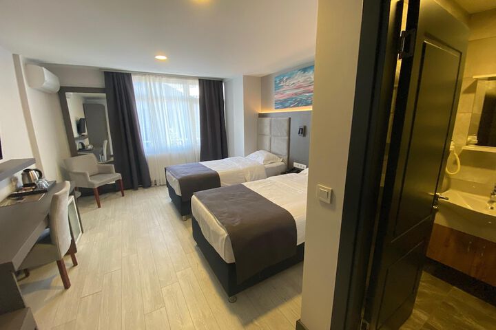 Room 13 of 32