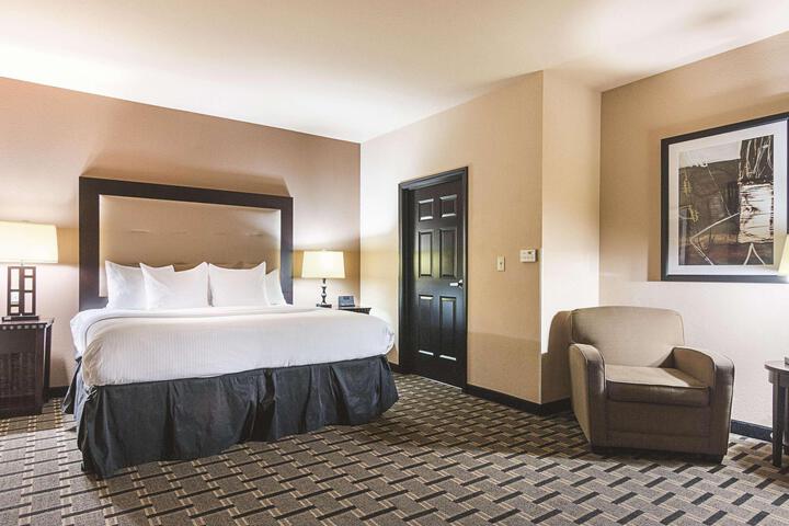 1 King Bed (1 of 17)