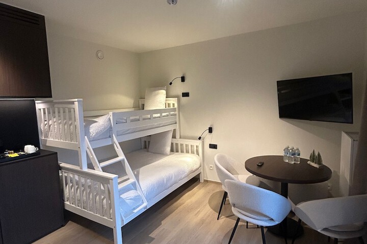 Room 8 of 44