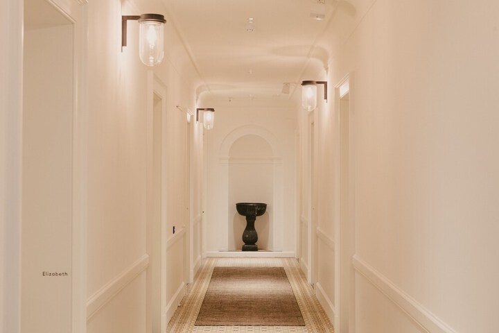 Hotel Interior 4 of 91