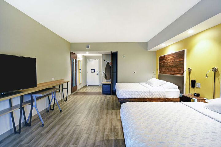 Room 9 of 32