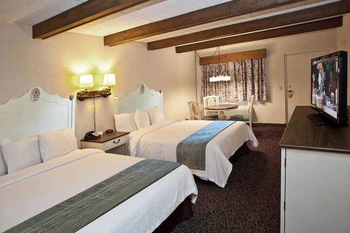 Room 4 of 28