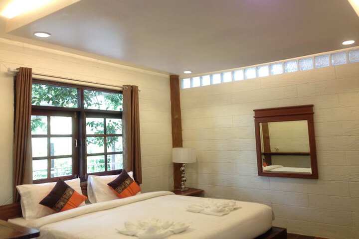 Room 13 of 34