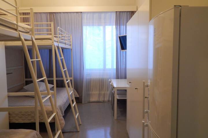 Room 33 of 86