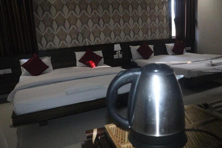 Room 12 of 25