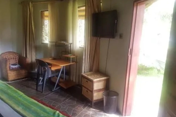 Room 4 of 15