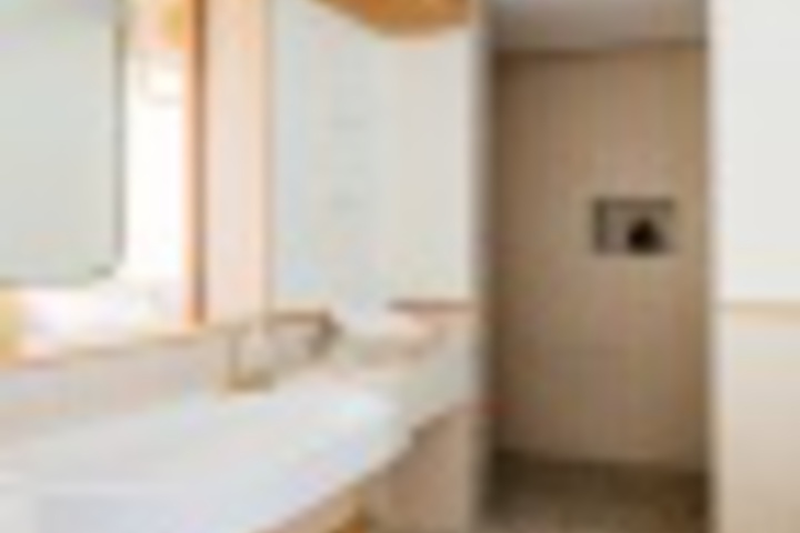 Room 303 of 672