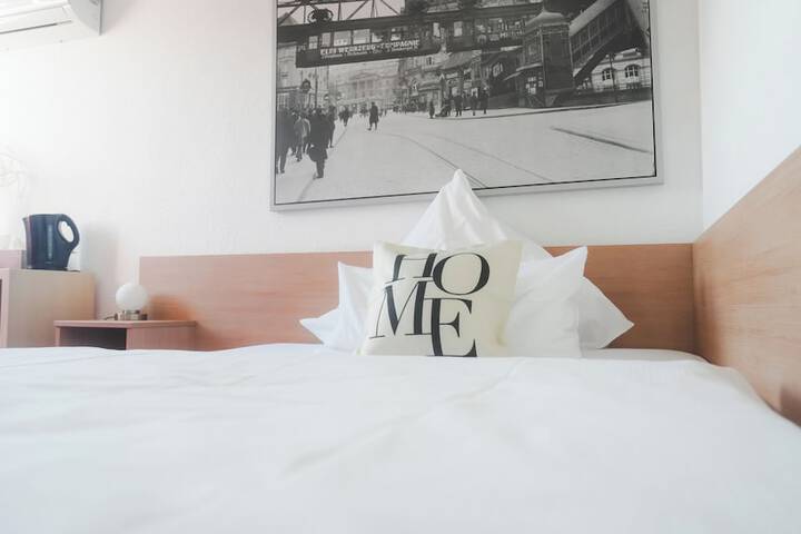 Room 17 of 36