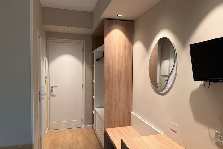 Room 10 of 18