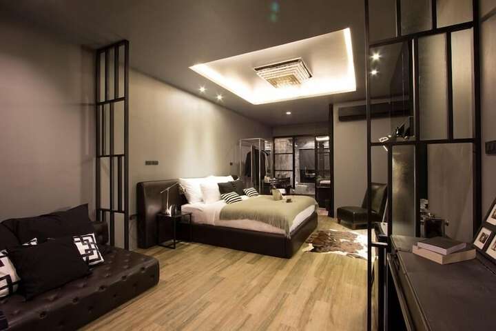 Room 8 of 42