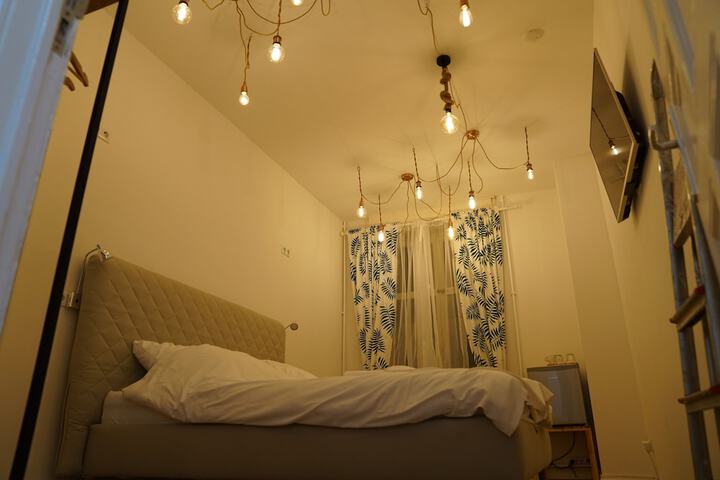 Room 9 of 15
