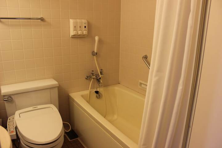 Room 27 of 50