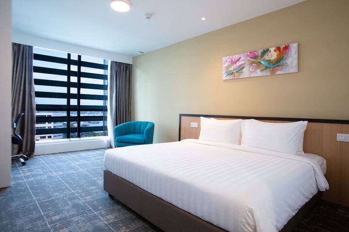 Room 27 of 42