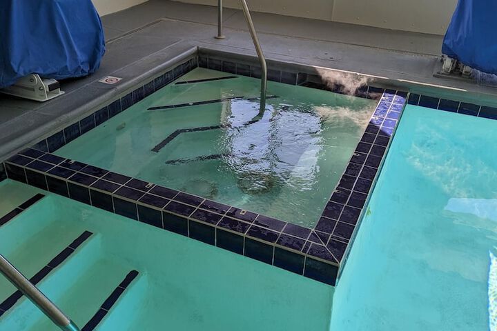 Indoor spa tub