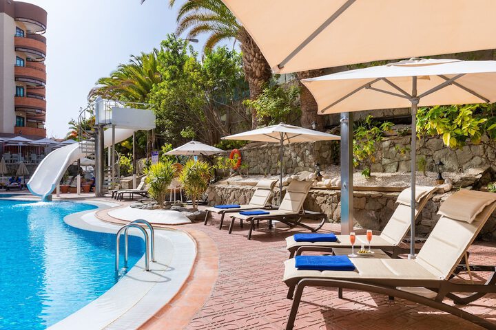 Hotel with Pool