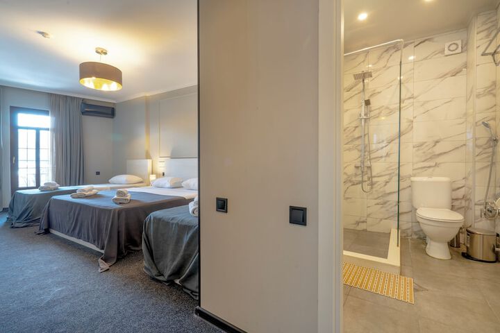 Room 34 of 77