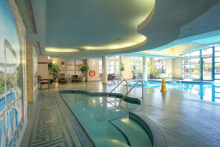Photo of Grand Suites Grand Okanagan by KelownaGo Pool