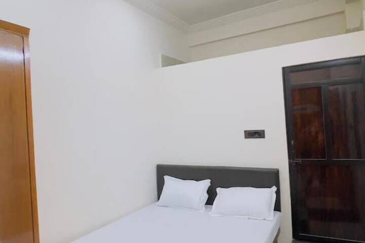 Room 11 of 22
