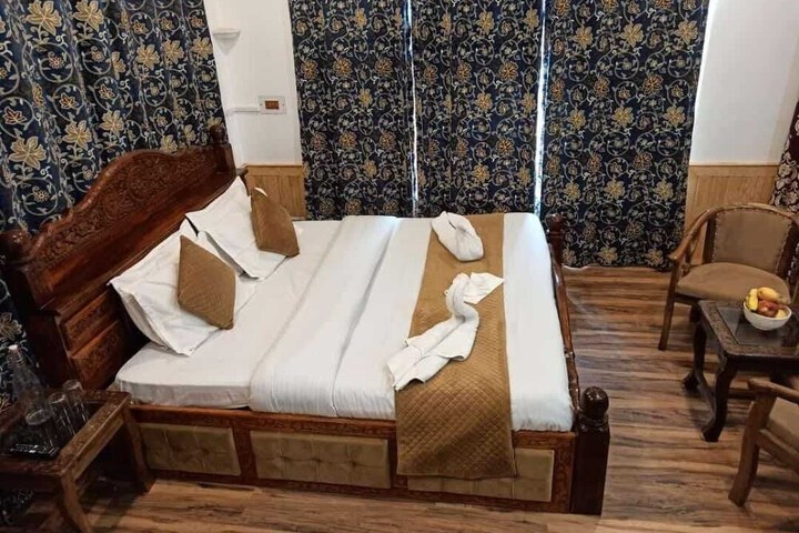 Room 4 of 27