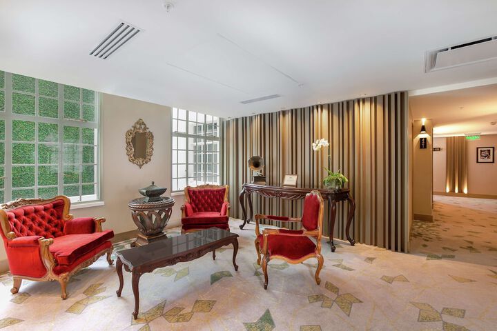 Entrance & Lobby