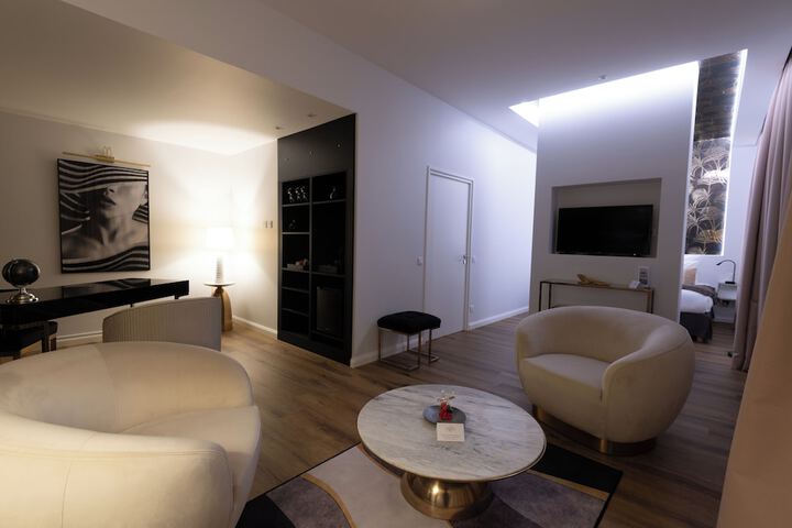 Room 32 of 106