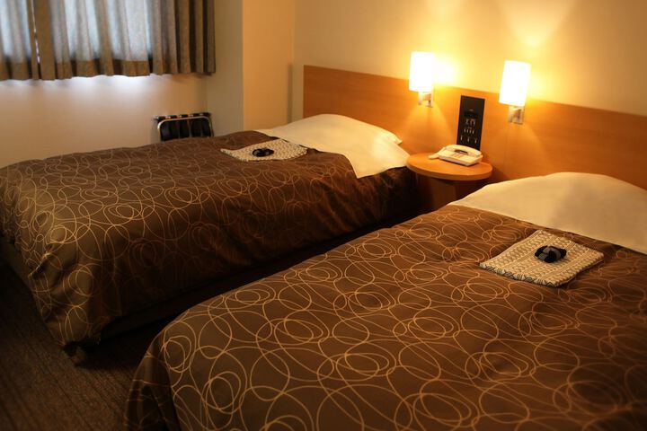 Room 6 of 27