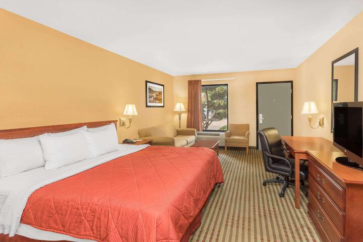 1 King Bed (3 of 16)