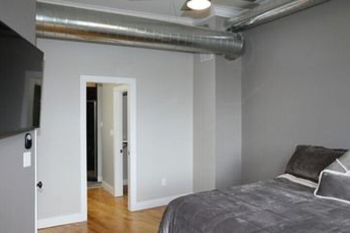 Room 9 of 32