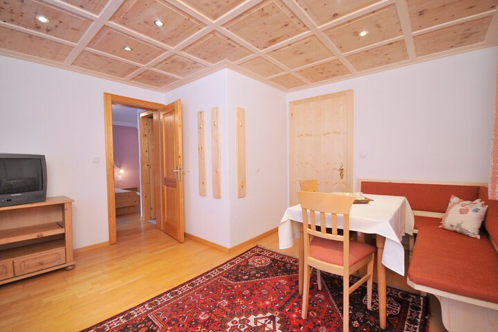 Room 16 of 36