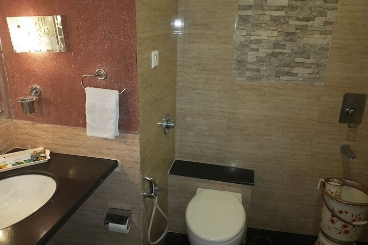 Room 10 of 16