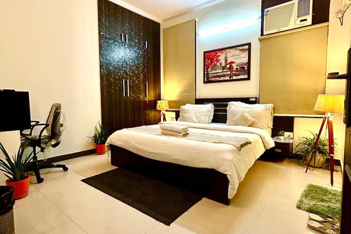 Room 3 of 9