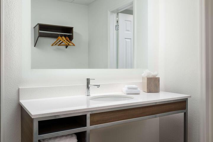 Double Accessible King Size Bed (8 of 14)