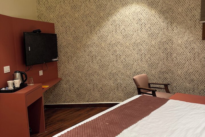 Room 32 of 96
