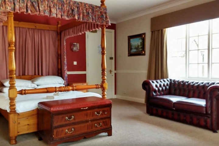 Room 25 of 48
