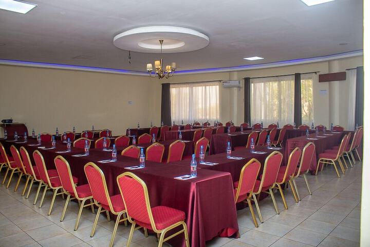 Ballroom/Hall 27 of 32