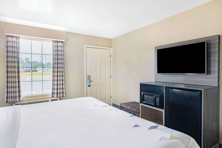1 King Bed Mobility Accessible (10 of 11)