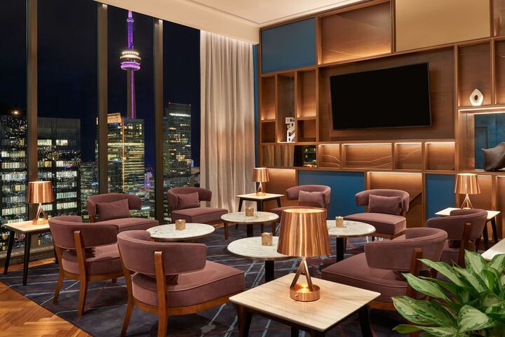 Lounge 110 of 120