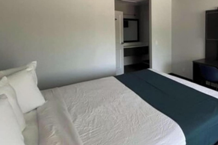 Room 5 of 15