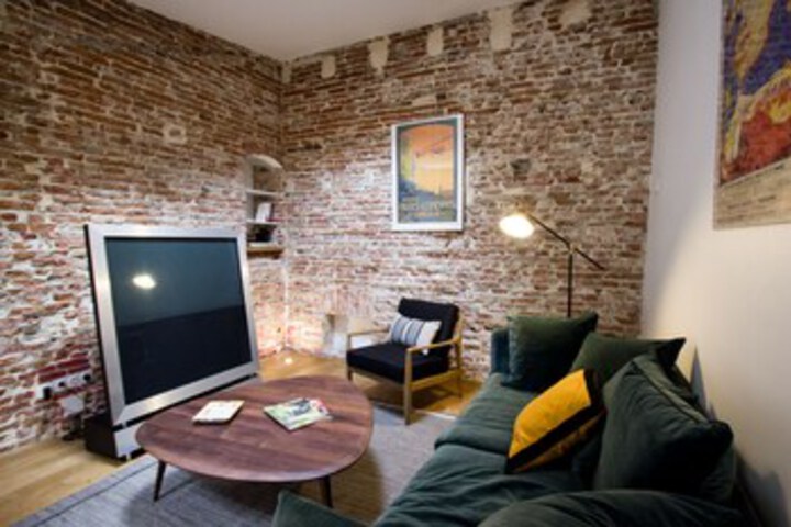 Room 11 of 16