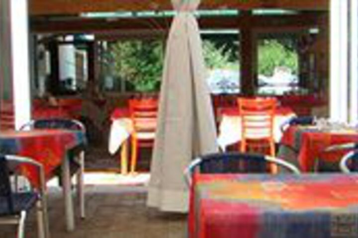 Dining 7 of 9