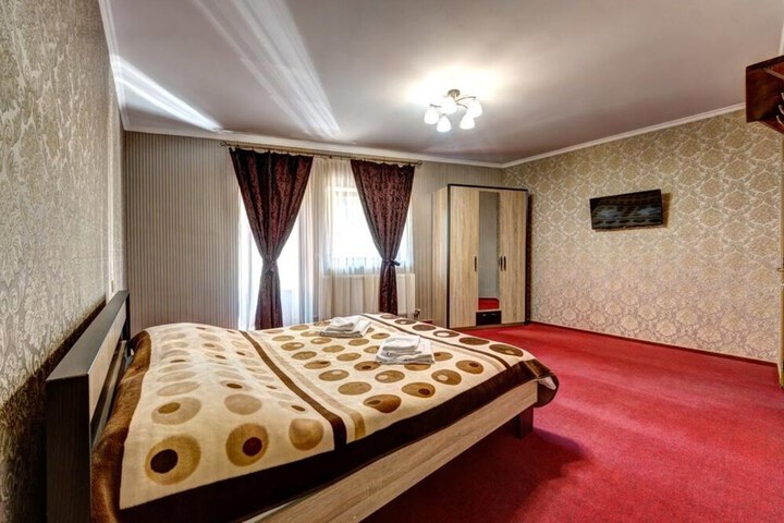 Room 35 of 48