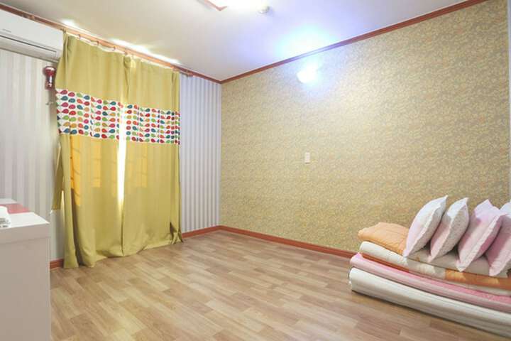 Room 8 of 28