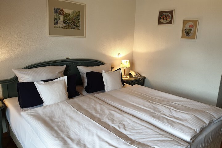 Room 7 of 36