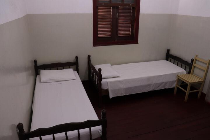 Room 15 of 18