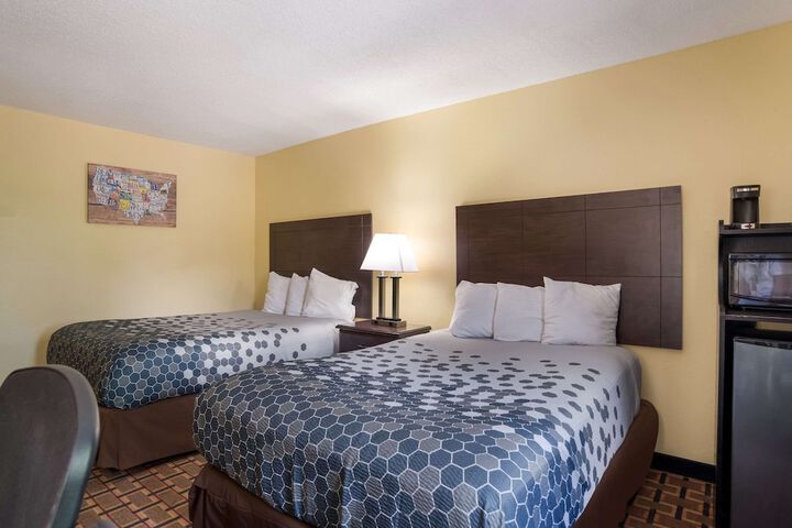 2 Double Beds (7 of 14)
