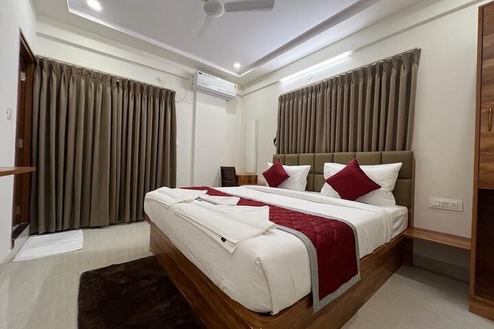Room 9 of 31