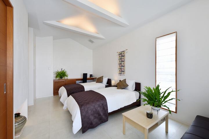 Room 3 of 34