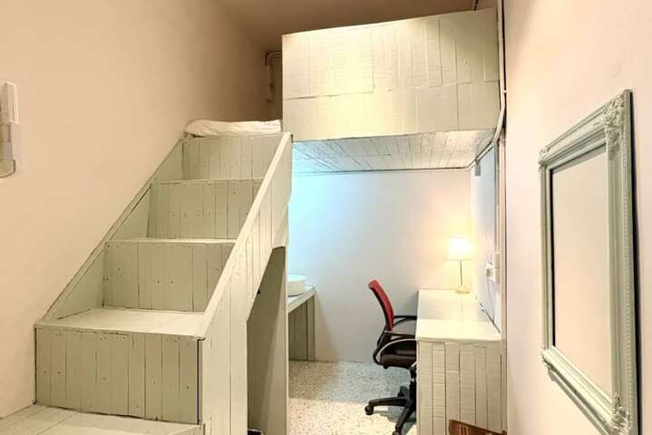 Room 8 of 55