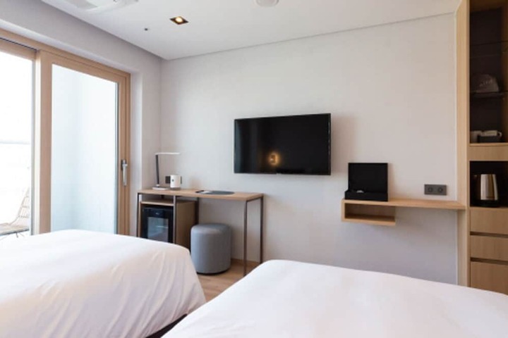 Room 9 of 61