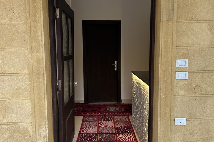 Room 33 of 62